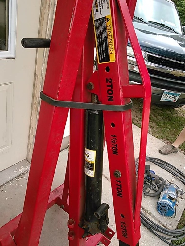 2 Ton Engine Cherry Picker-Like New