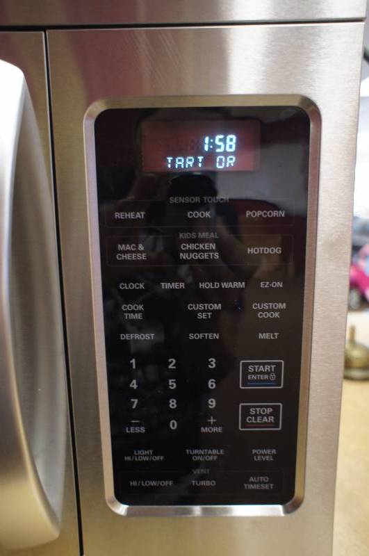 lot 15 image: LG Microwave - Model #(LMV1813ST)