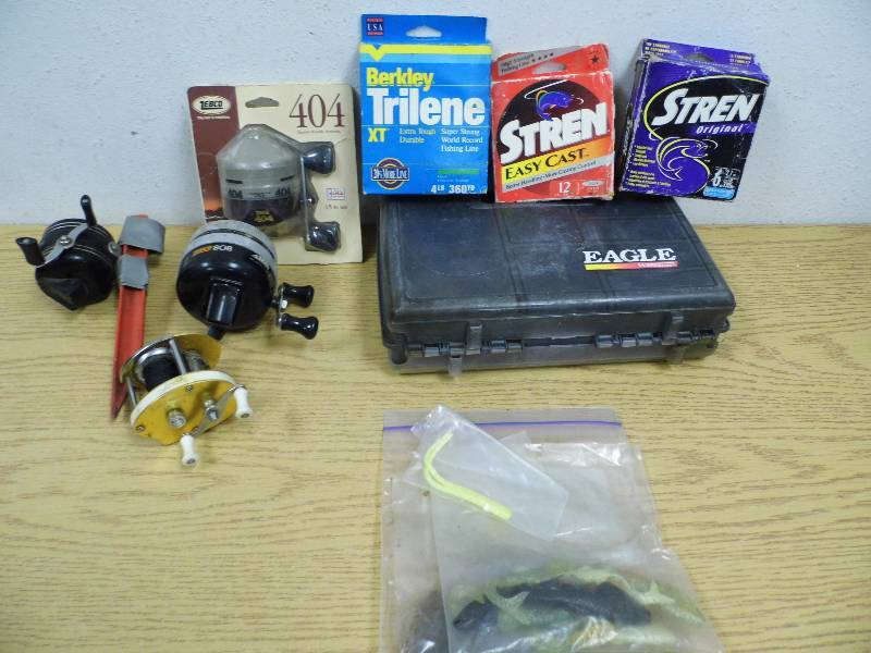 lot 25 image: Tackle Box w Reels