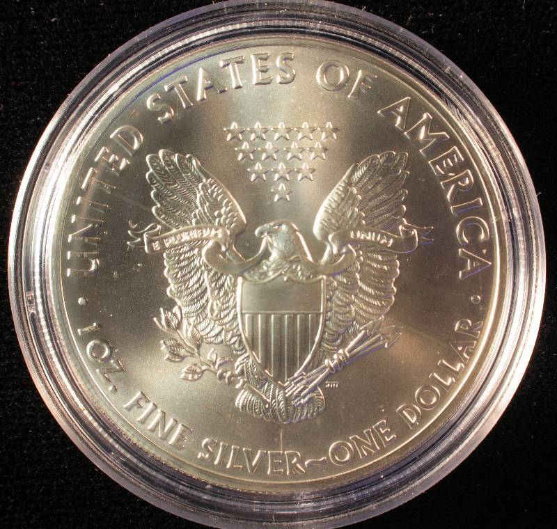 2015 AMERICAN SILVER EAGLE 1 TROY OZ. .999 FINE SILVER DOLLAR COIN IN AIRTIGHT CAPSULE