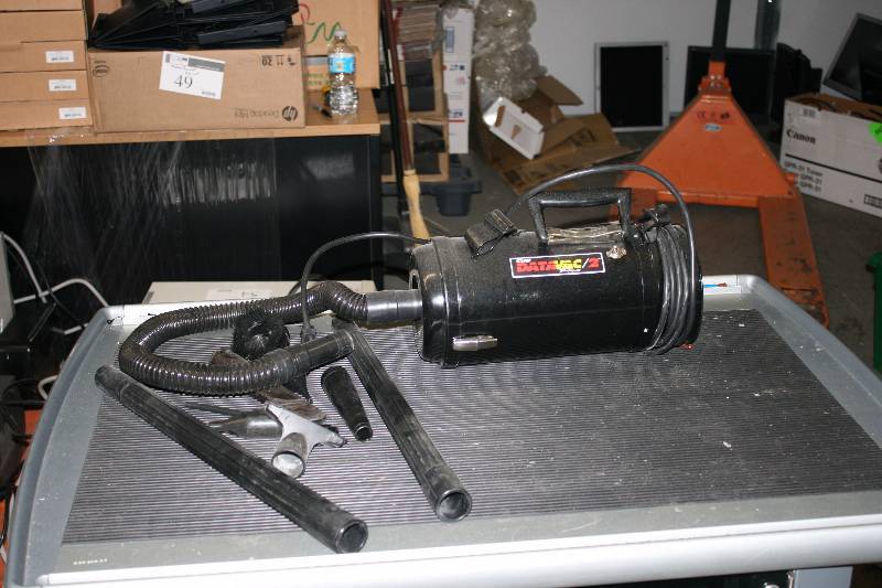 lot 77 image: Metro Vacuum MDV2TA DataVac2 Pro Series Toner Vac, 1.17-HP Motor Includes Attachments.
