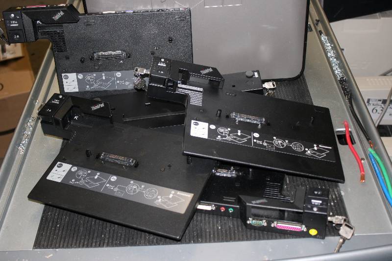 lot 86 image: Lot of (5) Lenovo Laptop Port ReplicatorsDocking Stations Type 2504.