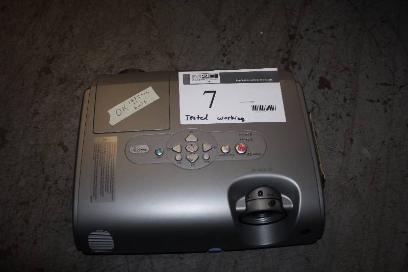 lot 7 image: Epson LCD Projector Model EMP-82 100-240VAC 5060Hz 2.9-1.2A.