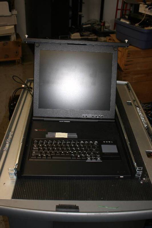lot 32 image: Server Rack Slide-Out Control Table wComputer & Keyboard Powers On.
