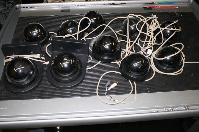 lot 35 image: Security Camera Lot of GE SECURITY GBC-DS-850-4 4 CCD DOME CAMERA, VALUE LINE W 13 CCD, 350 TVL, 1 LUX, 4 mm LENS.