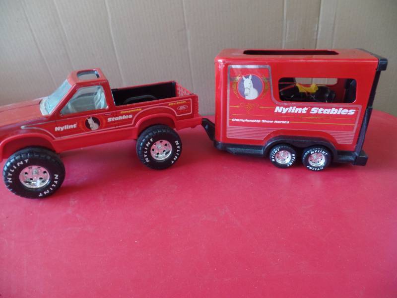 Nylint stables truck and trailer online