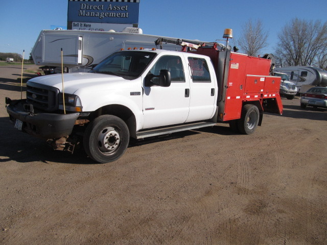 lot 3 image: 2004 Ford F550 XL Superduty