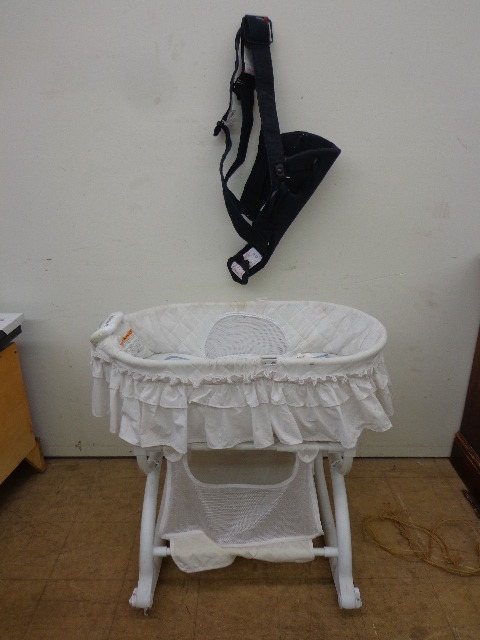 Baby bassinet And Baby Snuggle Front Pack