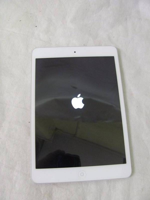 lot 1 image: Apple iPad mini 16GB WiFi White