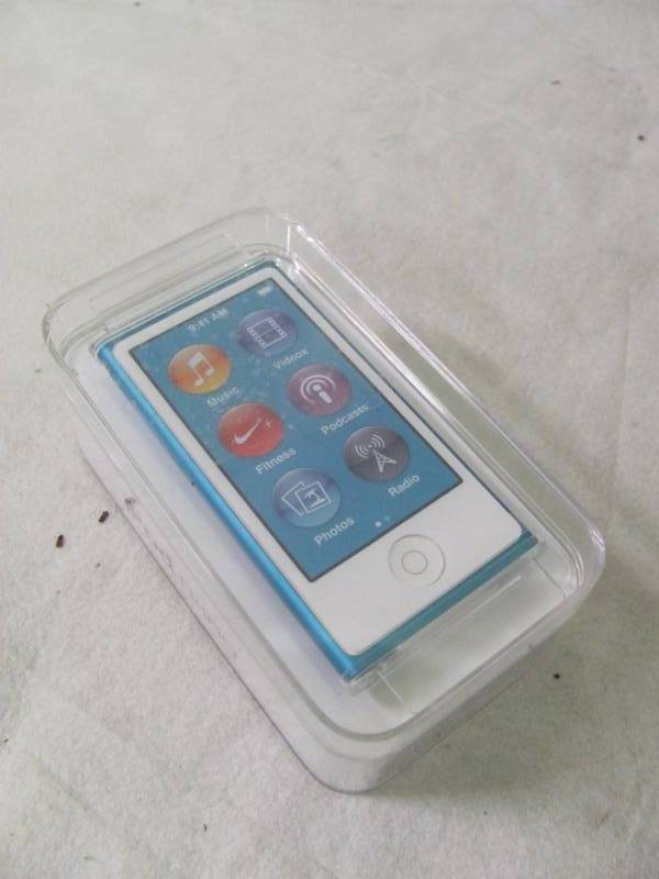 lot 5 image: Apple iPod nano 7th Generation 16GB in Blue