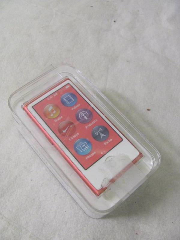 lot 6 image: Apple iPod nano 7th Generation 16GB in Pink