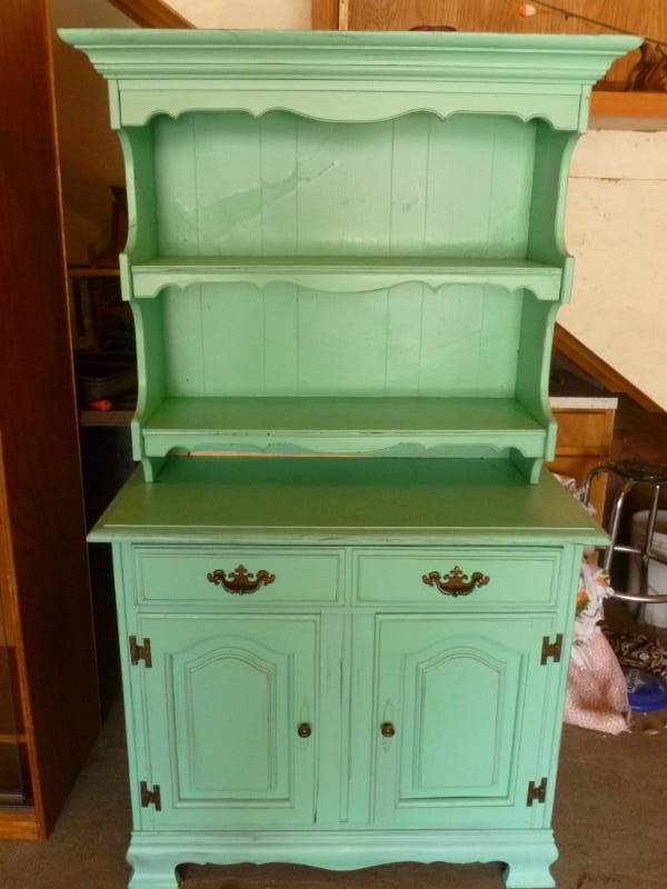 lot 4 image: Painted Hutch