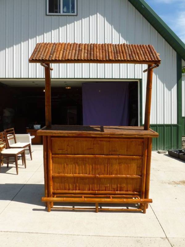 lot 8 image: Bamboo Tiki Bar