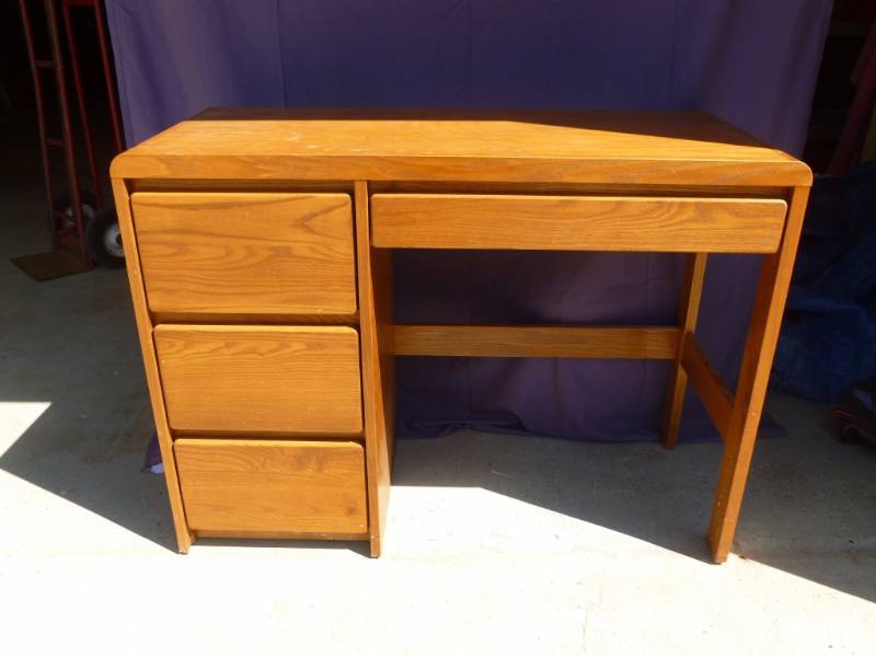 lot 11 image: Oak Writing Desk