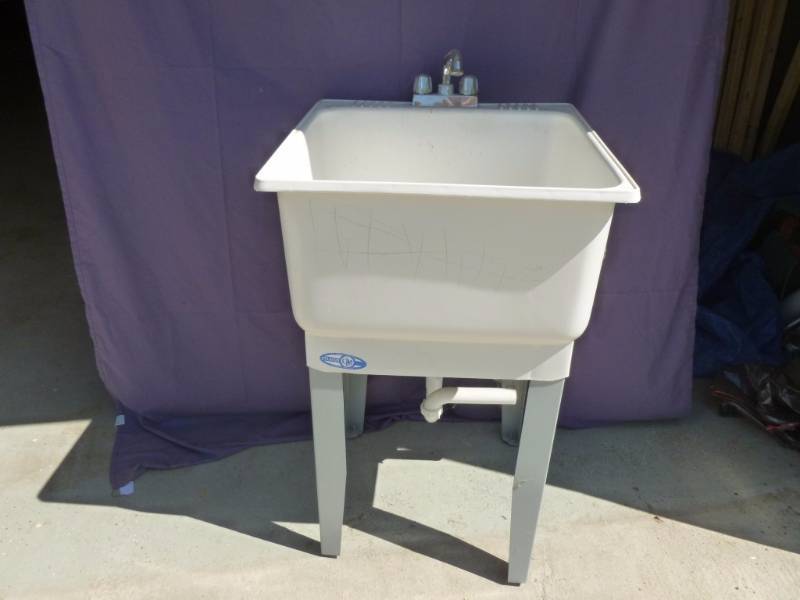 lot 12 image: Laundry Sink