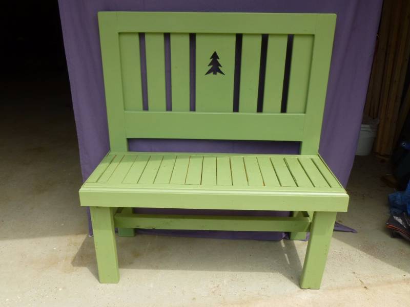 lot 21 image: Headboard Bench