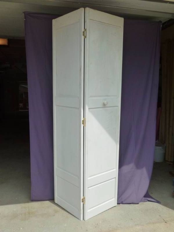 lot 22 image: Bi-Fold Door