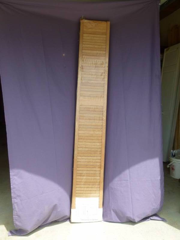 lot 24 image: Mahogany Bi-Fold Door