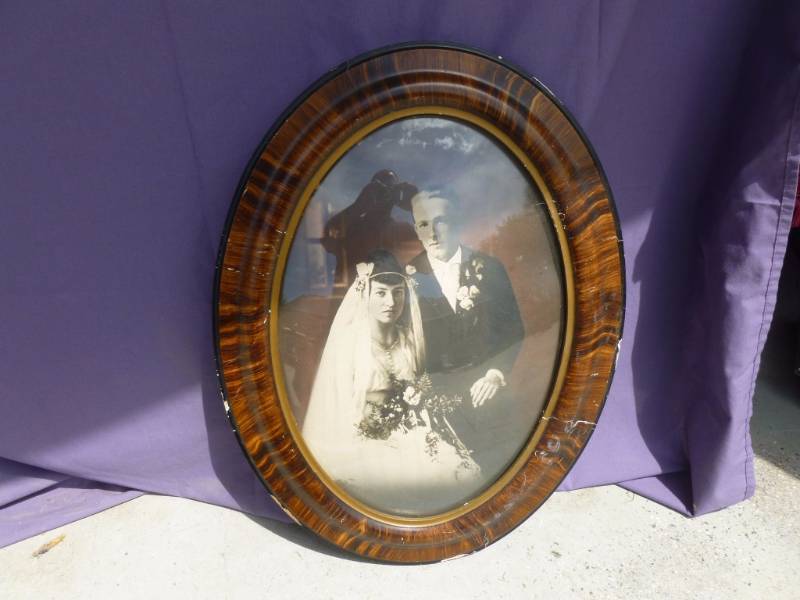 lot 30 image: Antique Picture