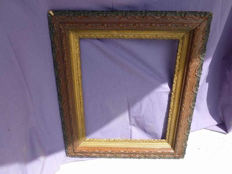 lot 31 image: Antique Picture Frame