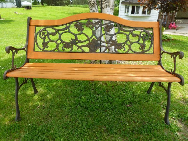 lot 33 image: Cast Iron Framed Bench