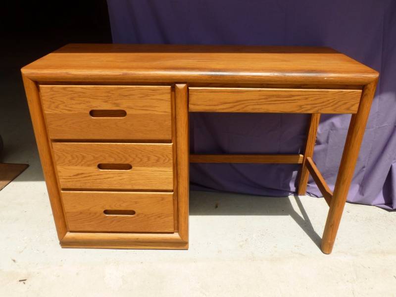 lot 34 image: Oak Writing Desk