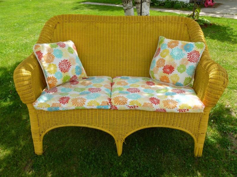 lot 35 image: Painted Wicker Love Seat