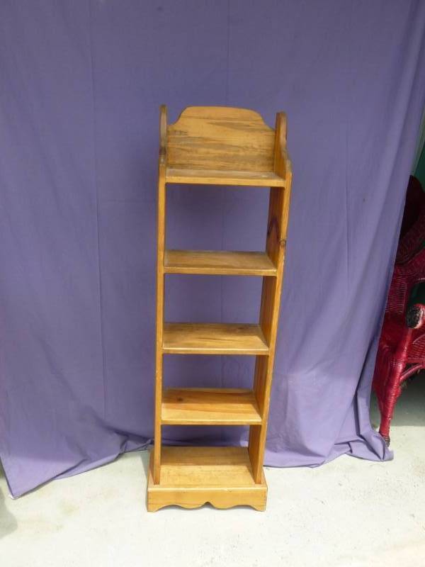 lot 45 image: Pine Shelf