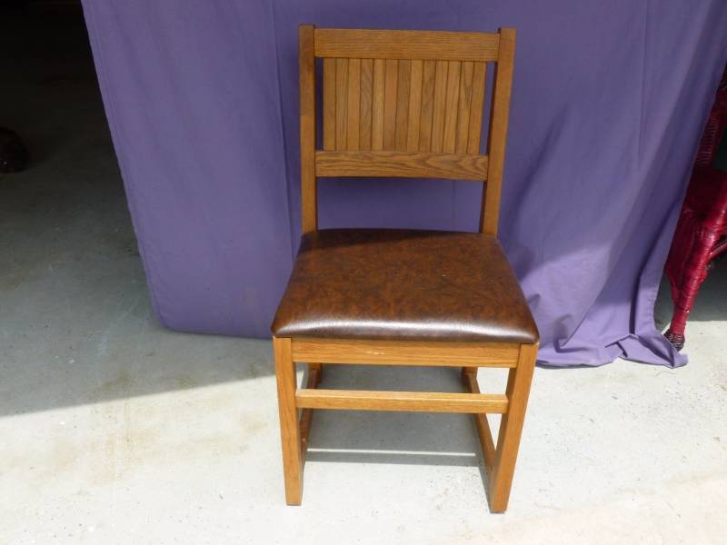 lot 51 image: Solid Oak Chair