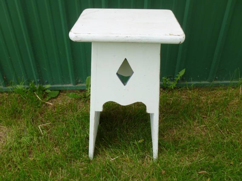 lot 60 image: Painted Pant Stand