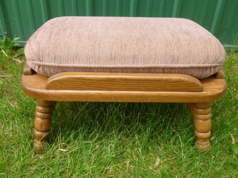 lot 64 image: Oak Stool