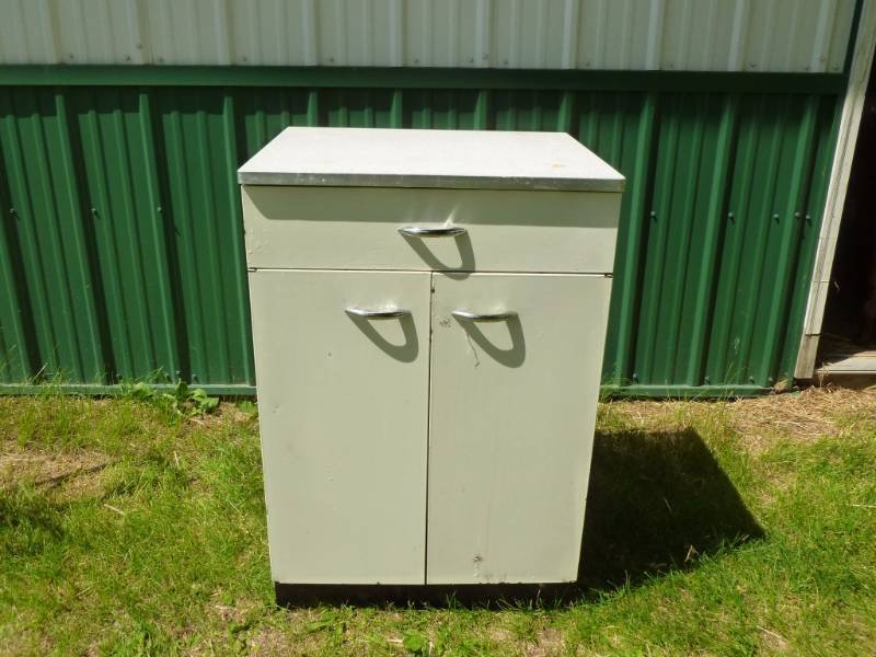 lot 71 image: Vintage Cabinet