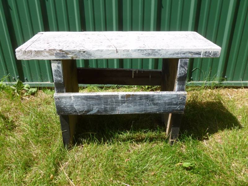 lot 72 image: Painted Bench