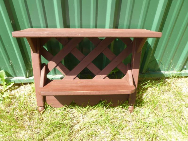 lot 75 image: Painted Shelf