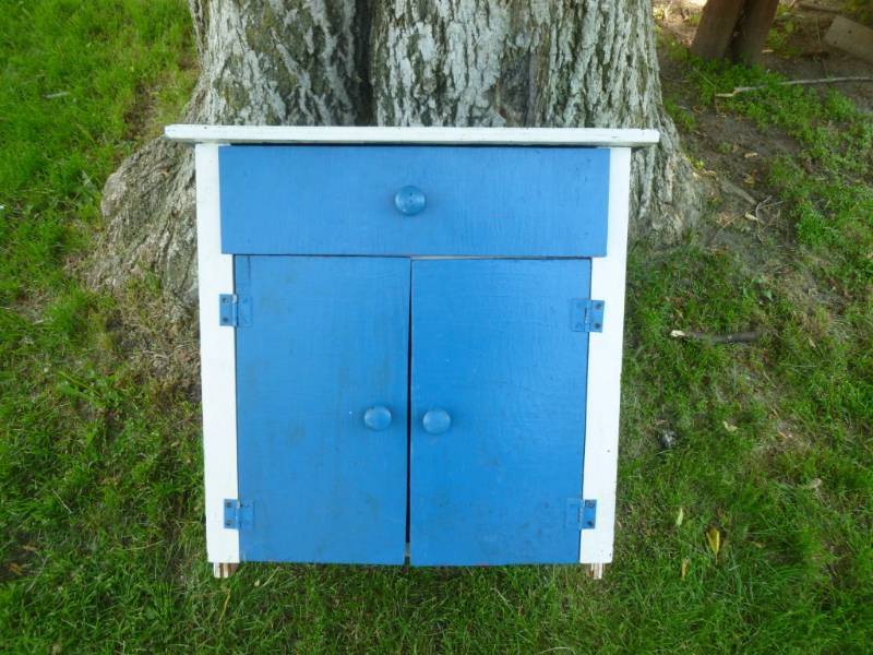 lot 79 image: Vintage Painted Cabinet