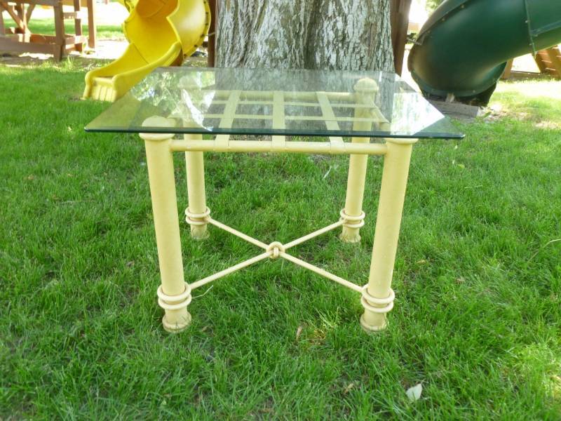 lot 84 image: Glass Top End Table