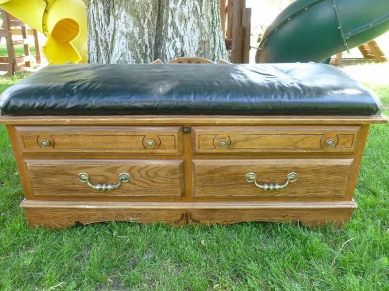lot 87 image: Vintage Lane Cedar Chest