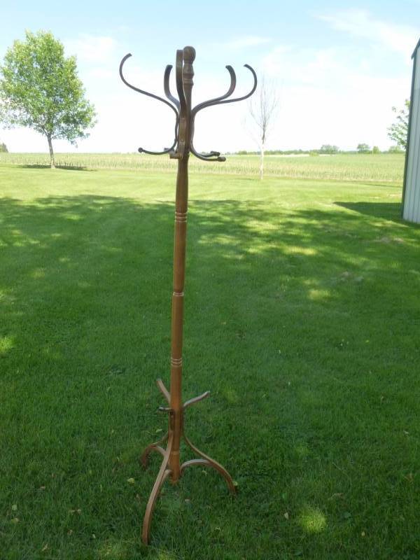 lot 100 image: Wood Hall Tree
