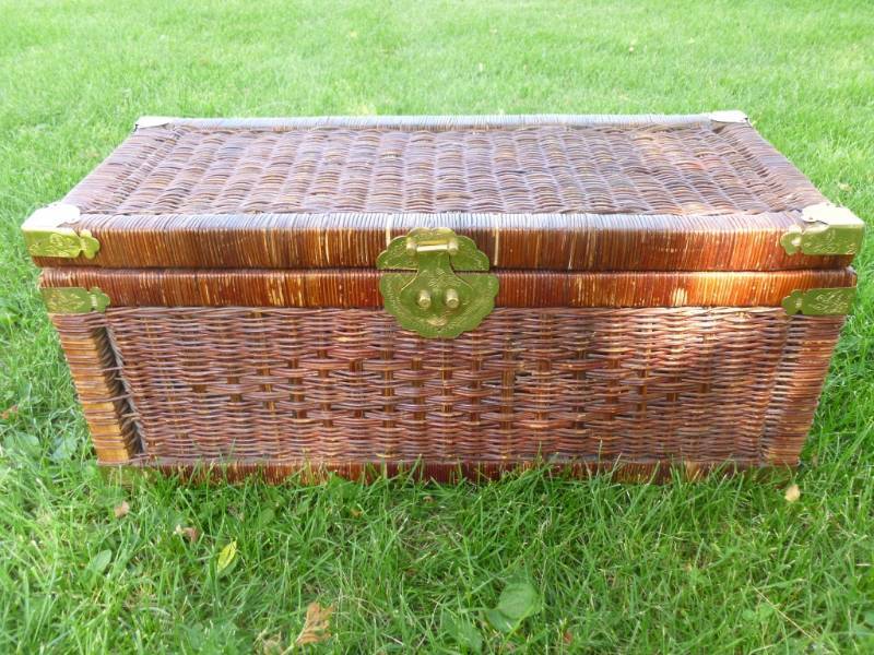 lot 102 image: Wicker Trunk