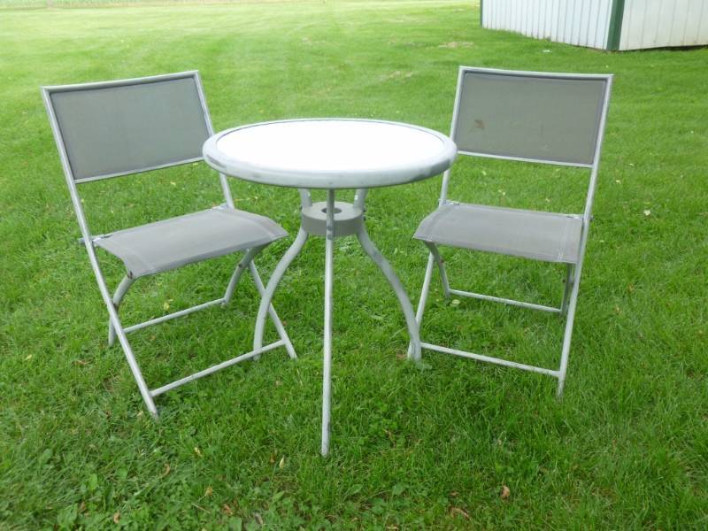 lot 110 image: Patio Set