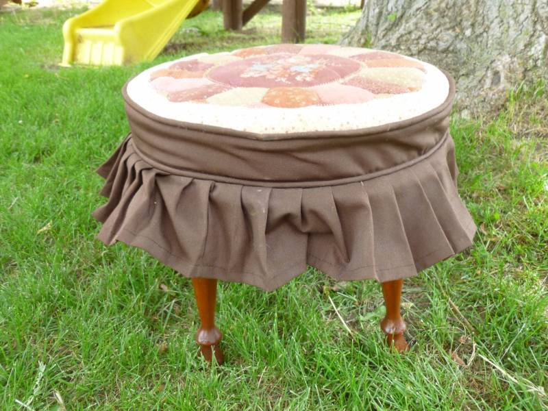 lot 111 image: Foot Stool