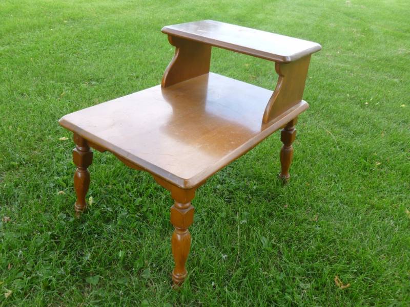 lot 112 image: Vintage End Table
