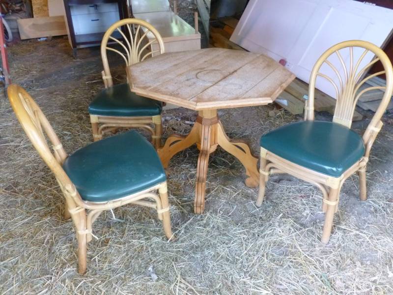 lot 117 image: Patio Set