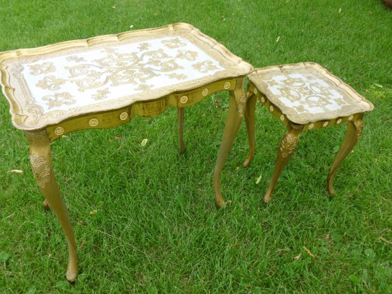 lot 121 image: Vintage End Table