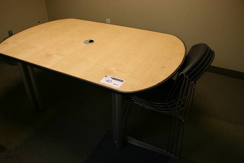 lot 40 image: Lot of (5) Including Office Table, 42 x 65 x 28.5 Office Chairs wMetal Frames (4).