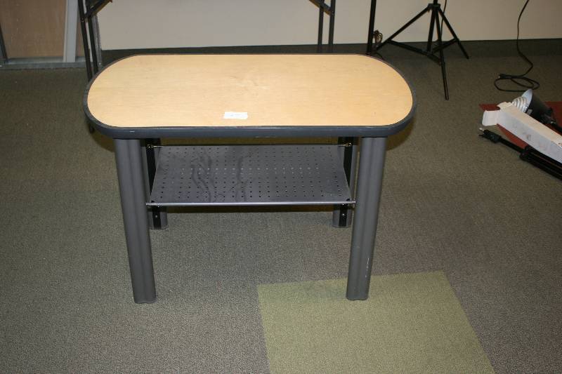 lot 57 image: Lot of (2) TablesDesks 20 x 36 x 24.5 30 x 48 x 29.