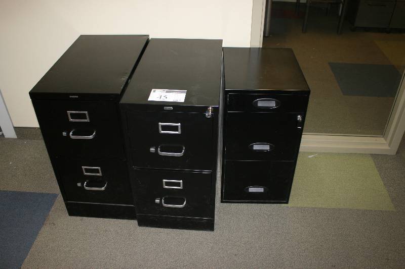 lot 45 image: Lot of (3) Metal Filing Cabinets 2 Drawers Black 15 x 26 x 29 (2) 14.5 x 18 x 27.