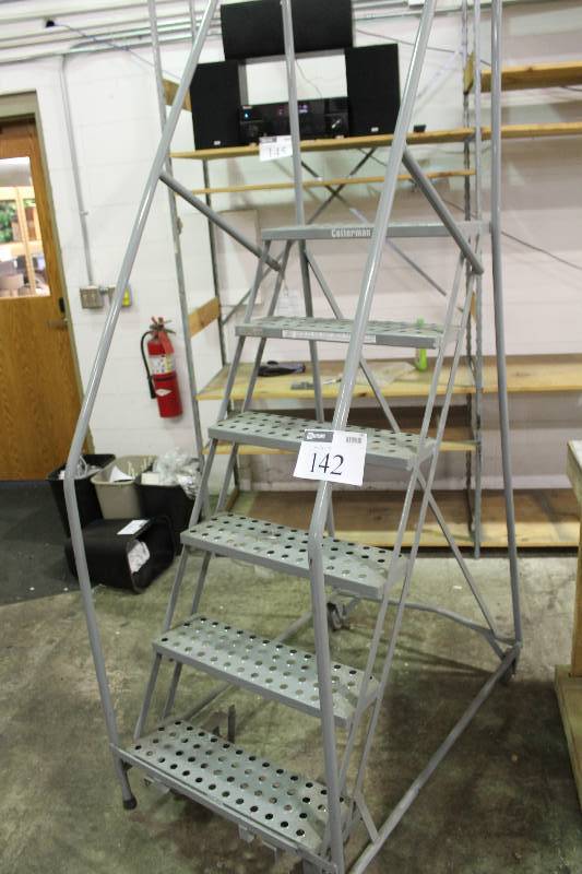 lot 142 image: Cotterman Metal Pallet Ladder 450lbs. Weight Cap 29 x 46 x 90.