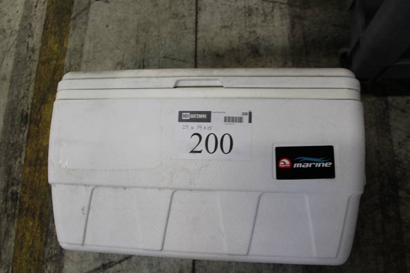 lot 200 image: Igloo Marine Cooler White 24 x 14 x 15.