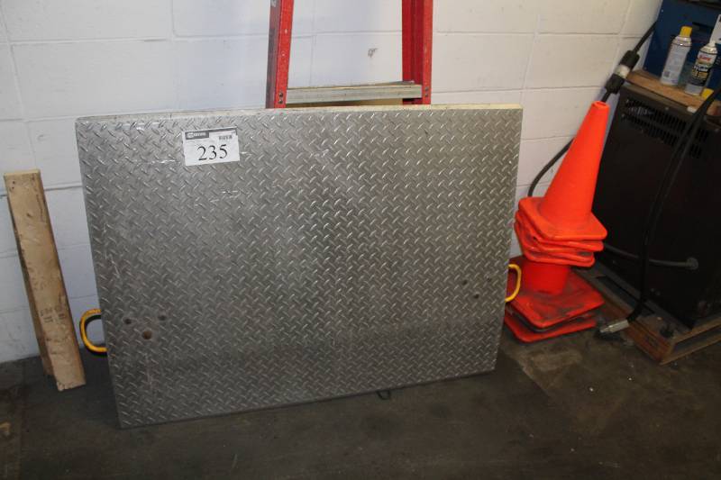 lot 235 image: Loading Dock Skid Plate Diamond Plated Steel 48 x 36.